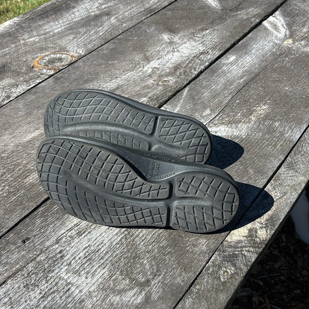 Oofos Clogs - image 3